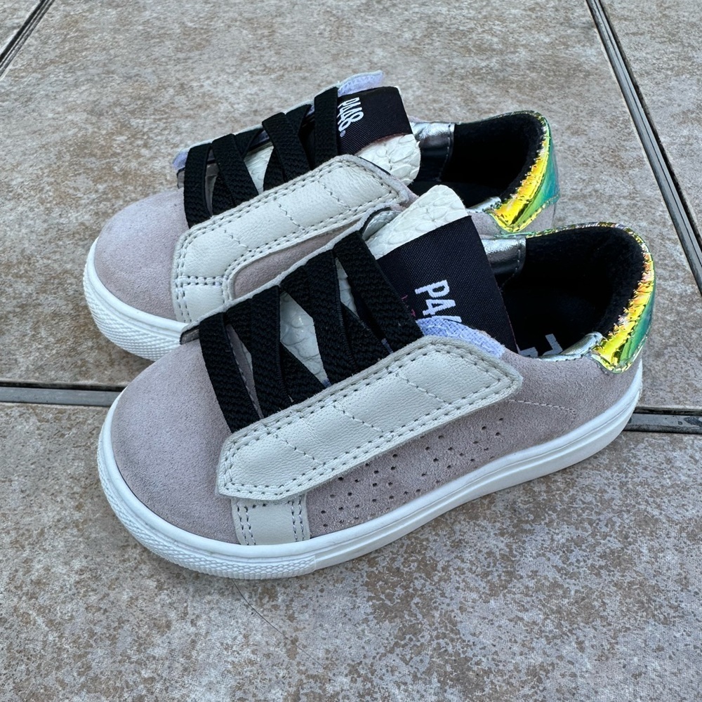 P448 john kid's sneakers size 21.